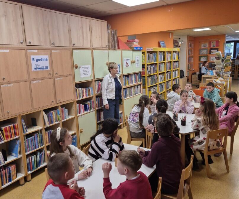 LEKTIRA U KNJIŽNICI